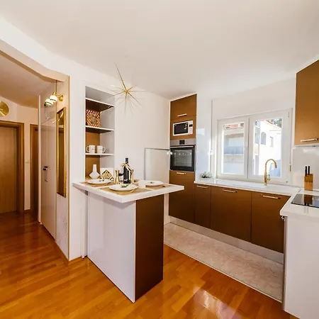 La Perla Apartment *