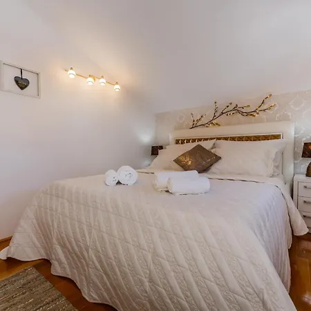 La Perla Apartment *