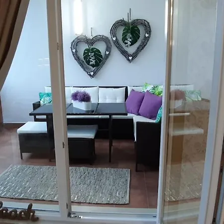 La Perla Apartment *